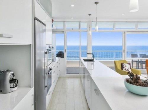 Collaroy Beach Apartment | Flight Deck - Iconic Beachfront