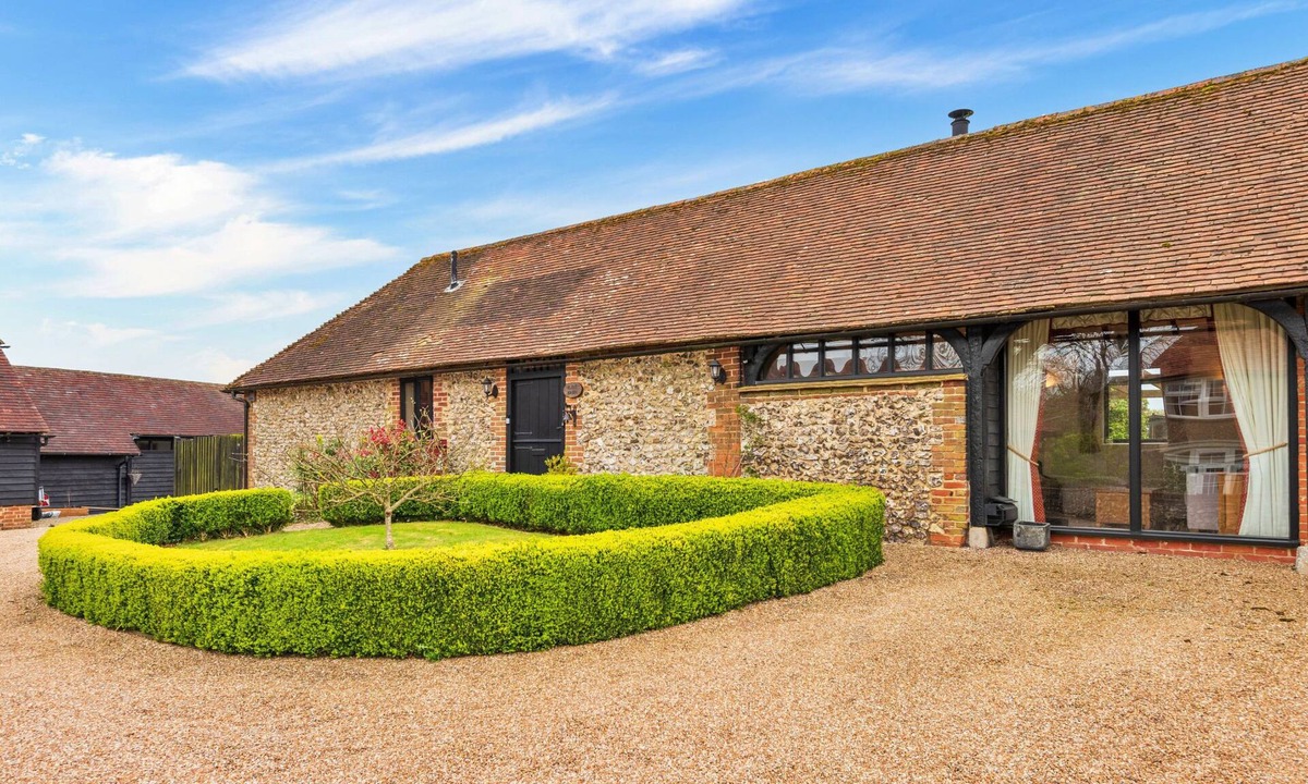 Faversham House | Flint Barn by Interhome