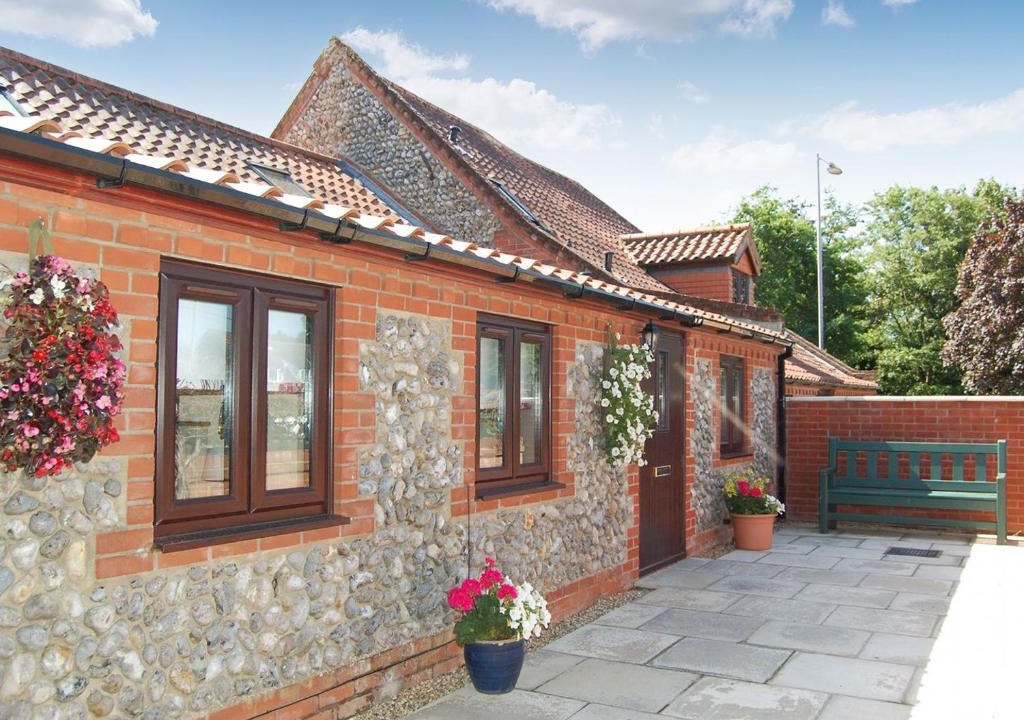 Roughton House | Flint Cottage