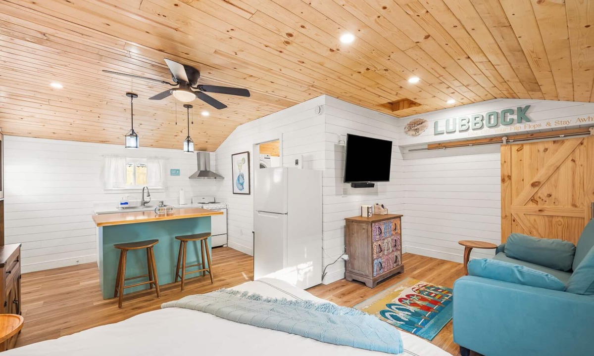 Tech Terrace Apartment | Flip Flop Stop ~ Beach Themed Studio In Tech Terrace ~ Walk to Campus!