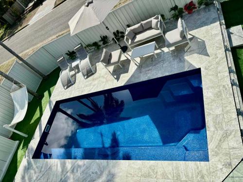 Horseshoe Bay Apartment | Flip flops