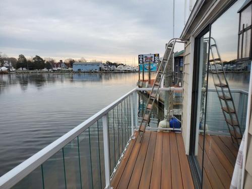 Forked River Boat Rental | Float and Relax ON the Water Float Home