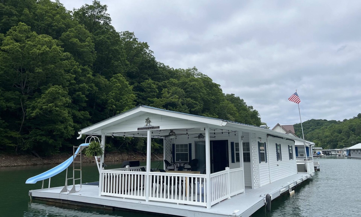 Big Creek Boat Rental | Floating Cabin - Another Day in Paradise at Whitman Hollow Marina