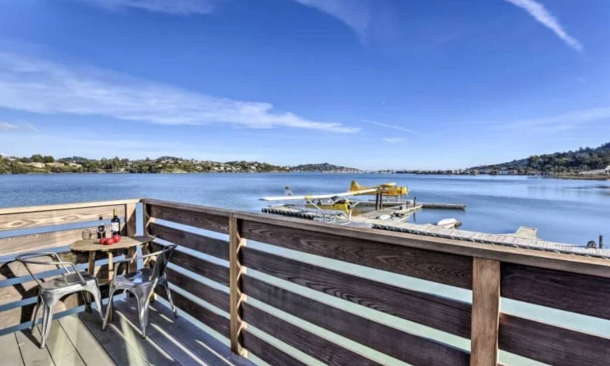 Mill Valley Apartment | Floating condo 'D' on Sausalito's Richardson Bay