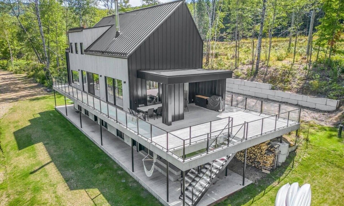 Mauricie Ski Chalet | Flodhaus | river front | spa | sauna
