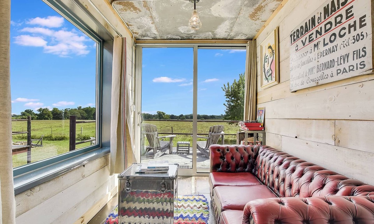 Round Top House | Flophouze Shipping Container Hotel - Houze 6
