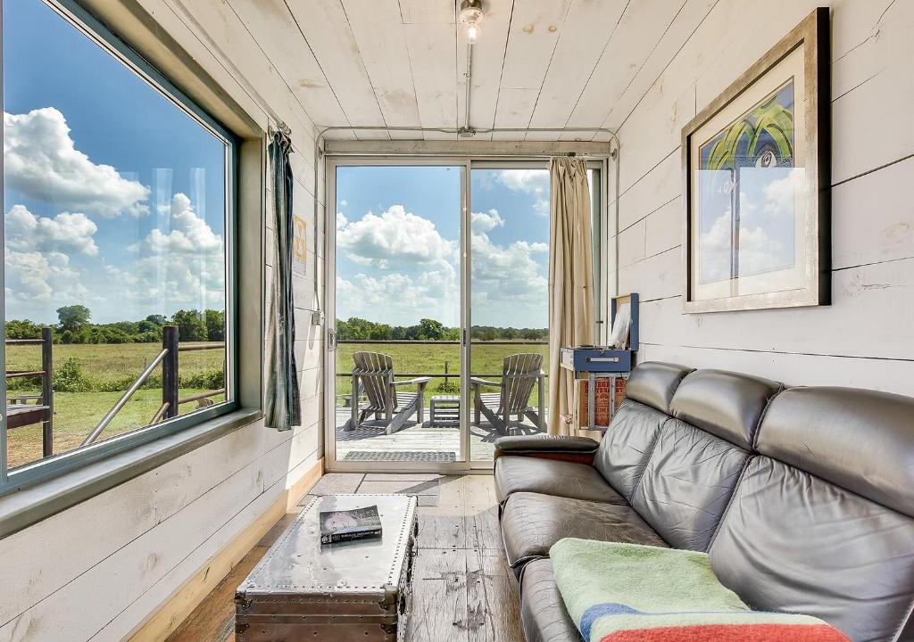 Round Top House | Flophouze Shipping Container Hotel - Houze 3
