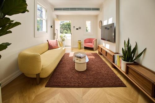 Newtown Apartment | Flora Suite