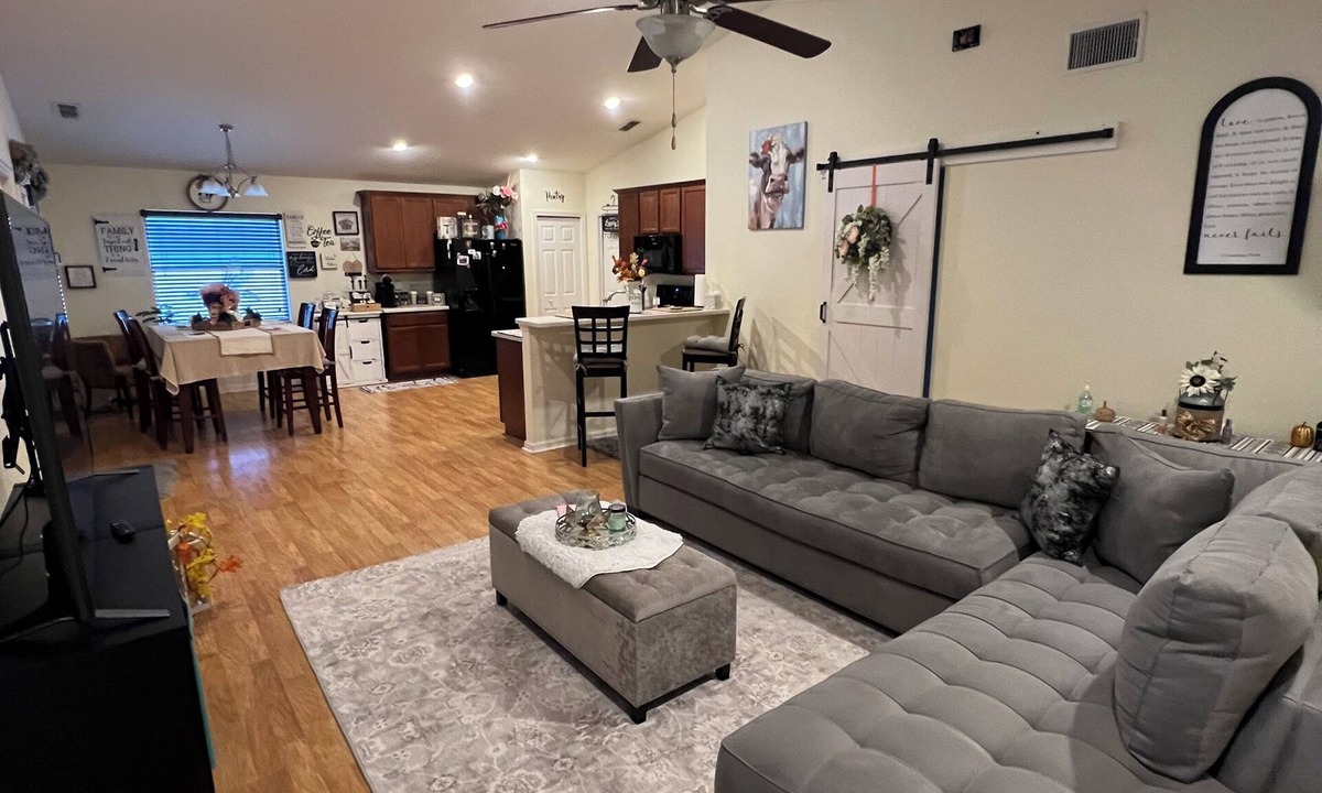 Winter Haven House | Florida ChillnSunshine by Day, Fire Pit Nights — 3BR with AC in Winter Haven