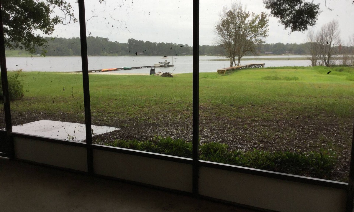 Edgar House | Florida Lakeside Getaway