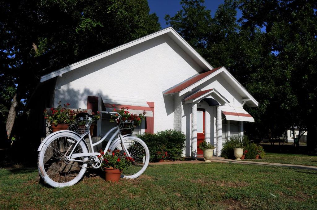 Llano House | Flossie's Corner Bed & Breakfast