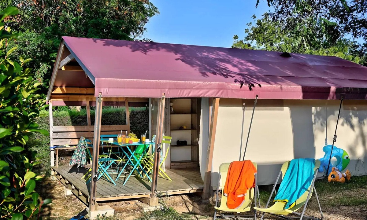 Mantaille House | Flower Camping La Chataigneraie * - Freeflower Comfort 22m2 (2 bedrooms) + covered terrace 5 people