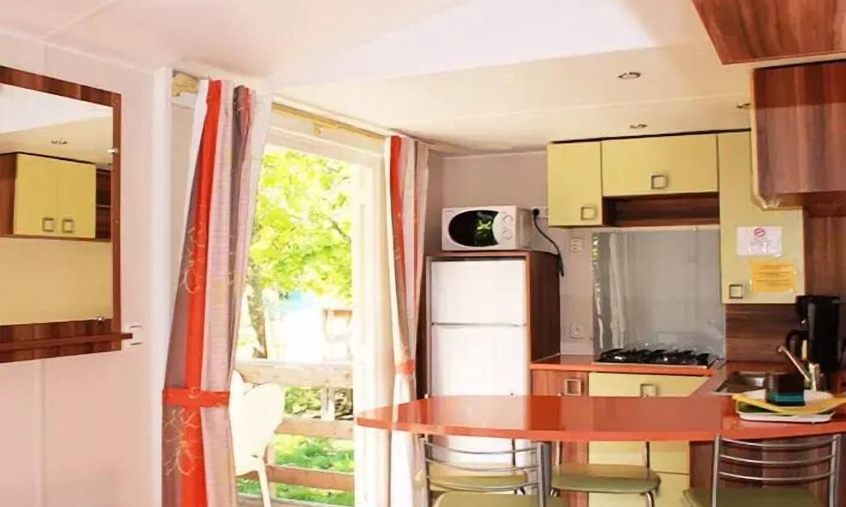 La Combe House | Flower Camping Mas de Champel * - Mobile-Home 30m2 - Standard - 2 bedrooms - semi-covered terrace - TV - Clim 4 people