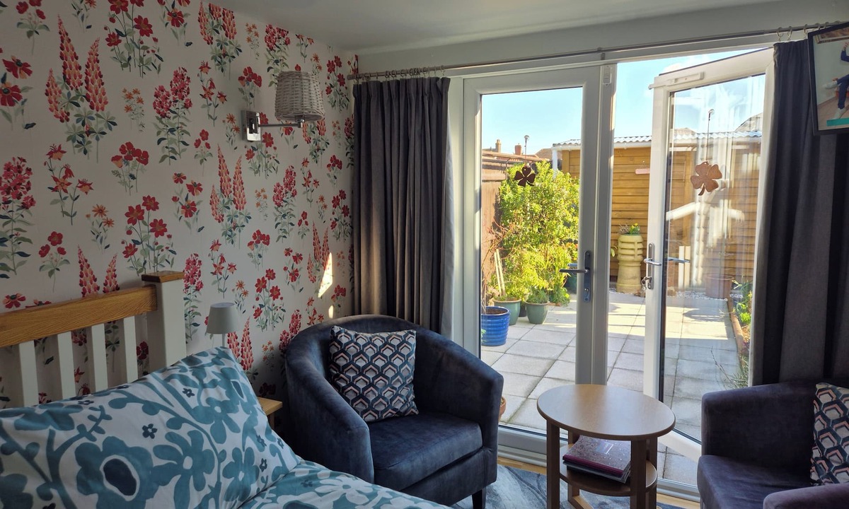 Sheringham Apartment | Flower Garden Studio in Sheringham-Cycle friendly