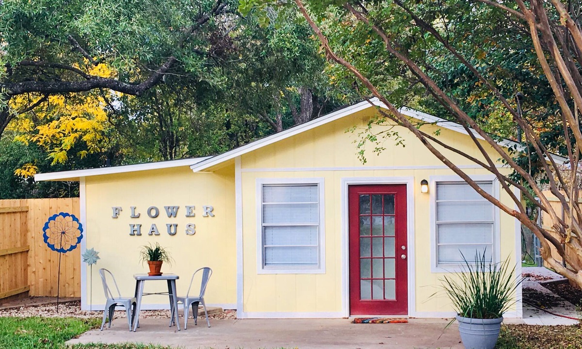 Fredericksburg House | Flower Haus Adorable Cottage with HOT TUB 6 blocks to Main St/Center