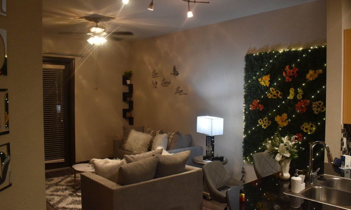 The Woodlands Apartment | ⭐️ FLOWER-TREE STAY (SELFIE-STATION)