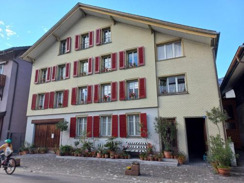 Unterseen Apartment | Flowerpot Apartment