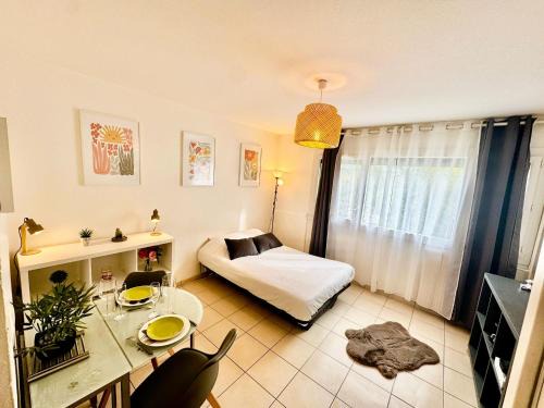 Saint-Julien-en-Genevois Apartment | Flowers Studio