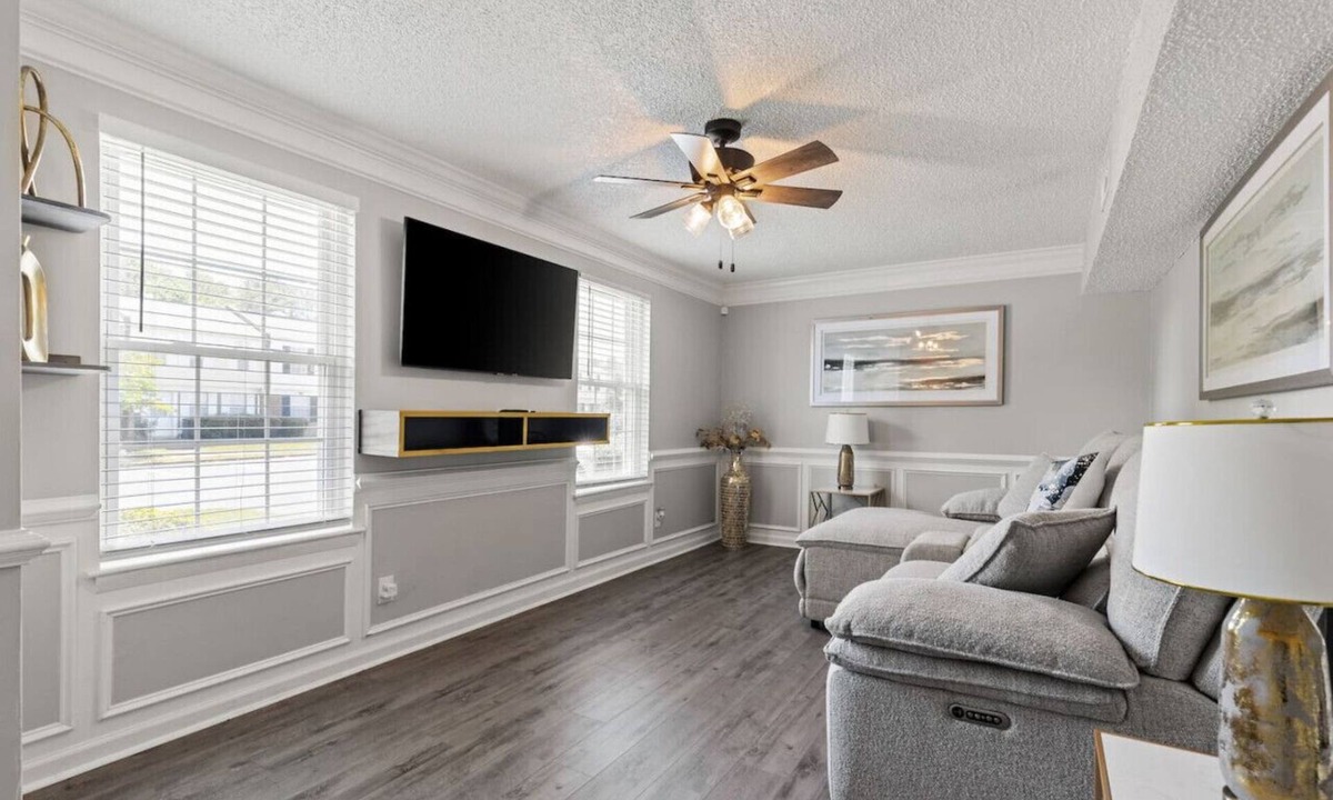 Highland Springs Villa | Fly-In Style: Charming Townhome 6 Mins from RIC!
