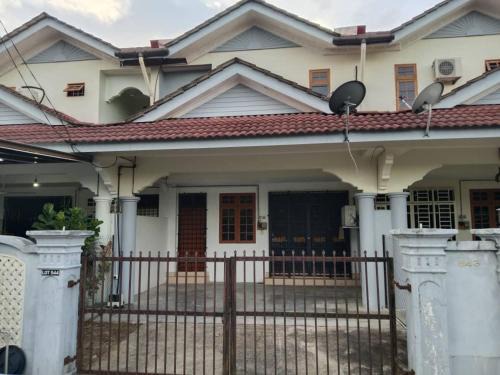 Kusial House | FM Homestay