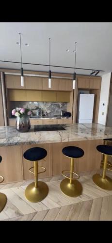 Porte-Dauphine Apartment | Foch