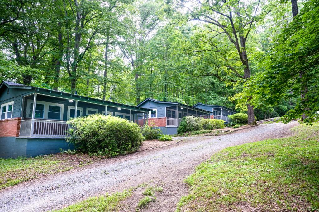 Pisgah Forest Hotel | Foggy Bottom Cabins