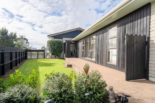 Dairy Flat House | Foley Retreat