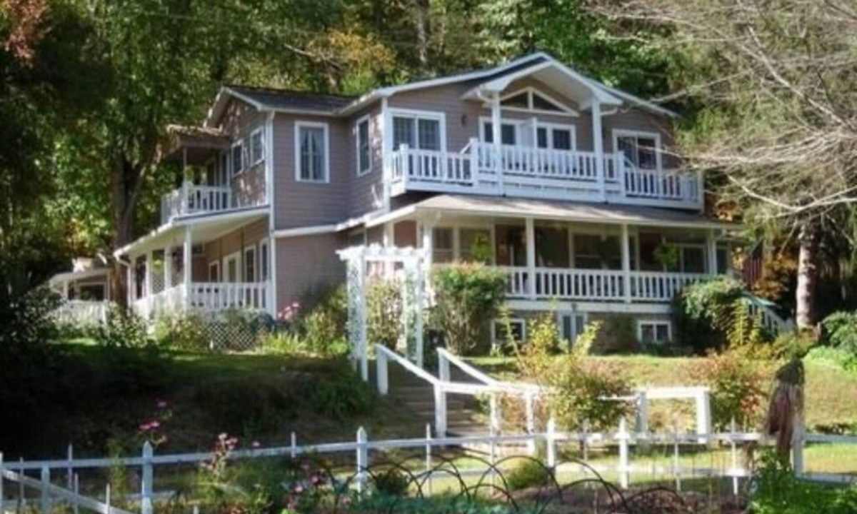 Bryson City Bed & Breakfast | Folkestone Inn