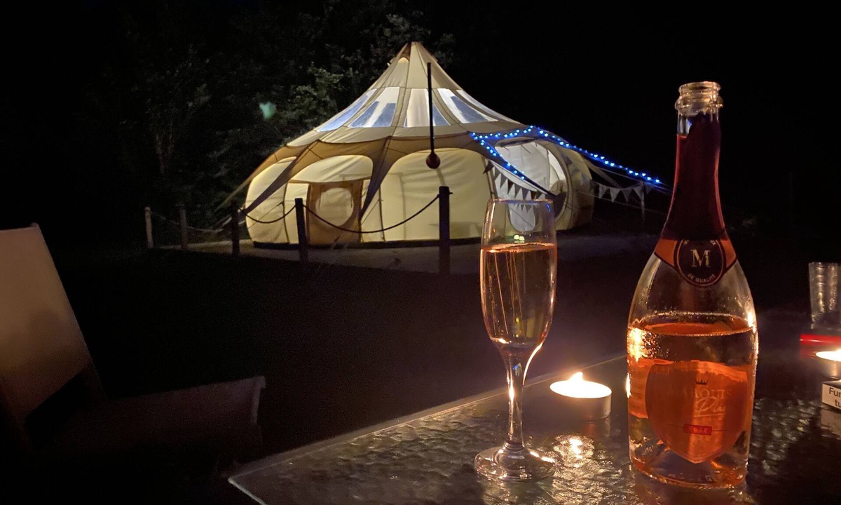 Blond RV Rental | Fonclaire Holidays - Meadow View Glamping