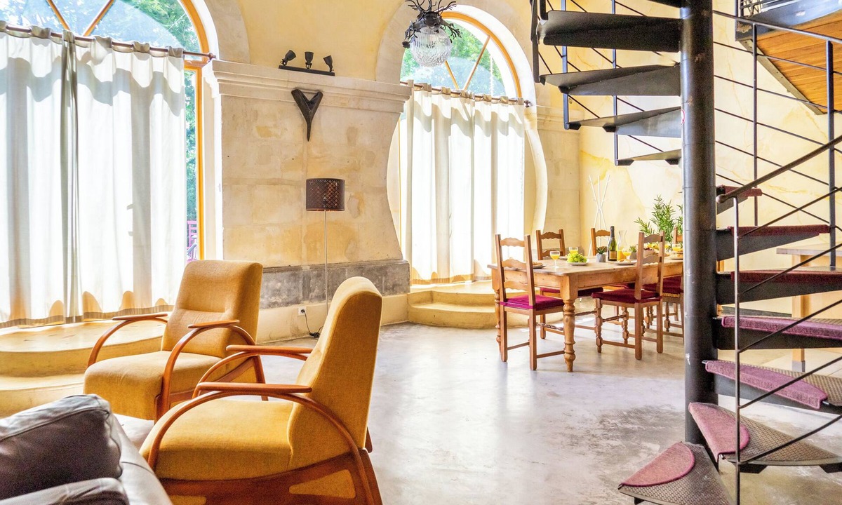 Pezenas Apartment | Fontedicto - large apartment, courtyard and pool in historic convent, Pézenas