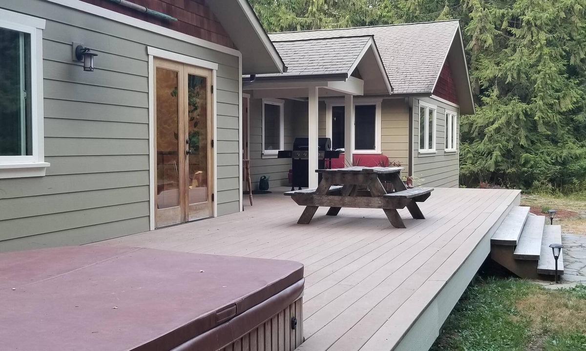 Port Angeles House | Foothills hideaway 3 bedrooms 2 baths 2300 sf