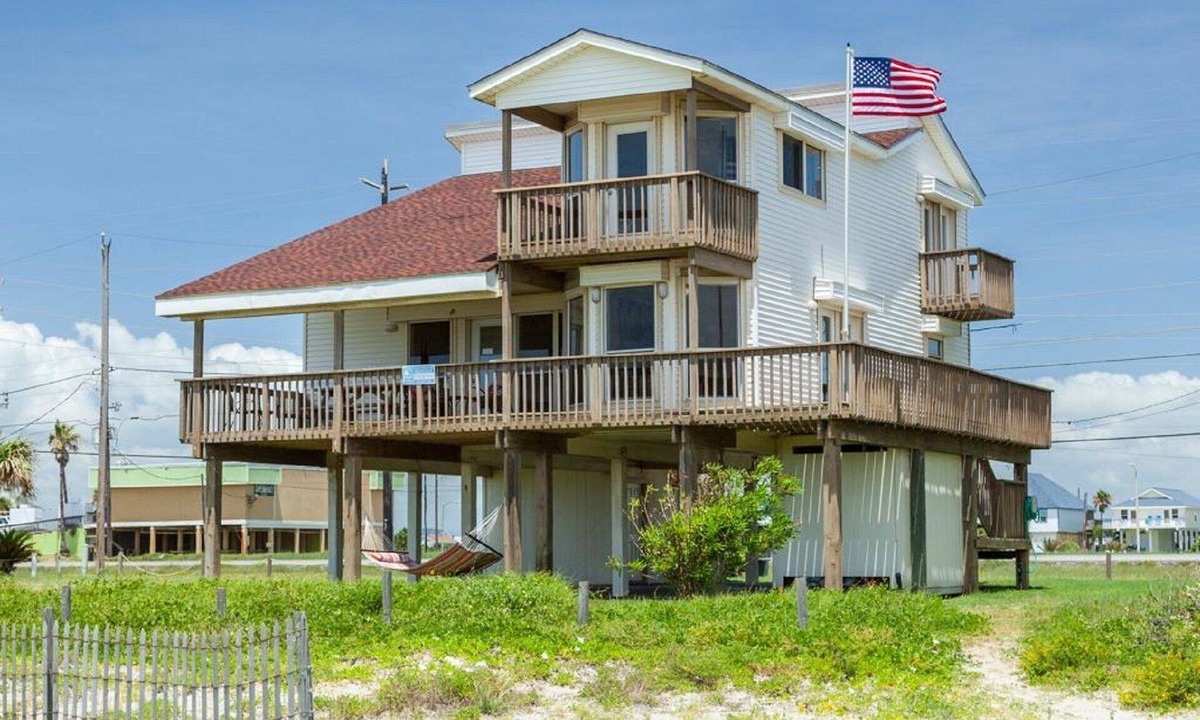 Galveston House | Footprints, fabulous 4/3 beachfront home, perfect for multiple families.