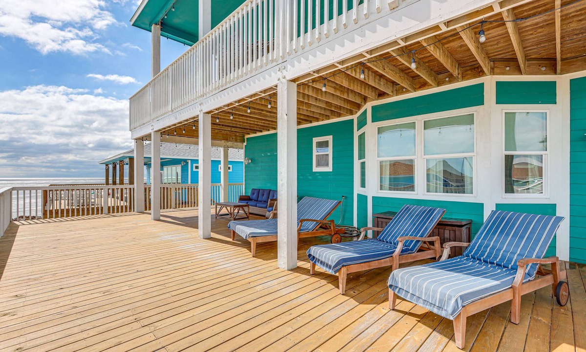 San Luis House | 'Footprints in the Sand' - Luxe Freeport Home!