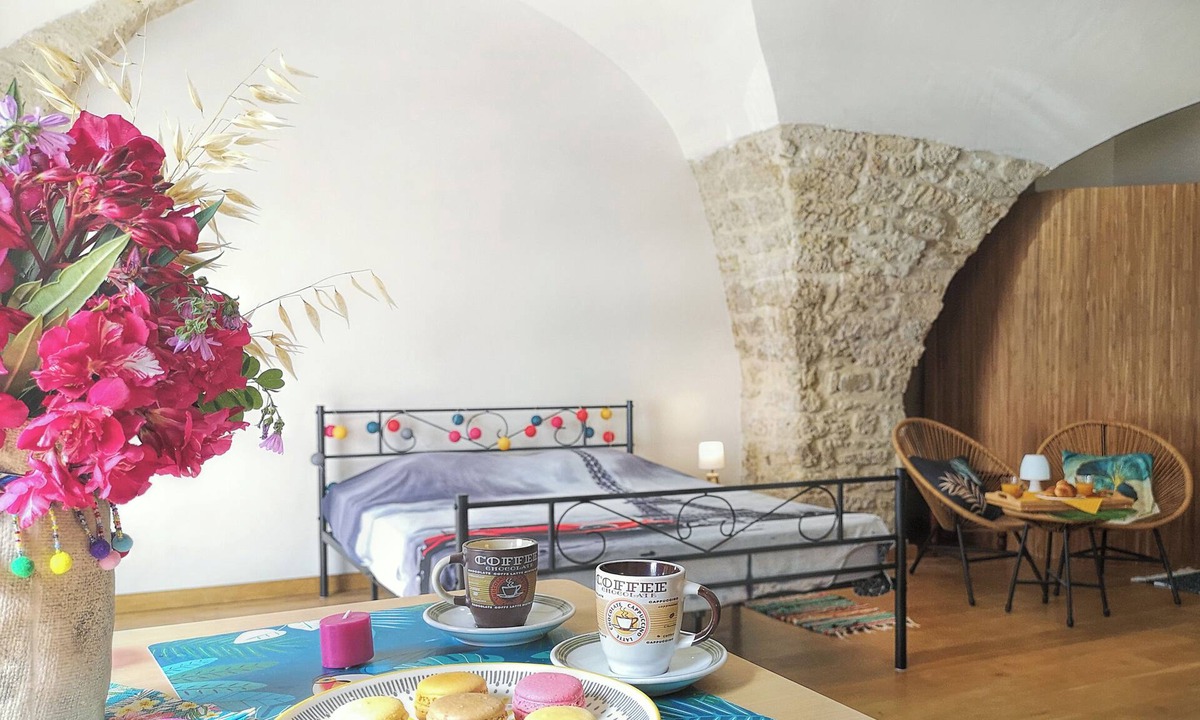 Poussan Apartment | For old-Stones lovers