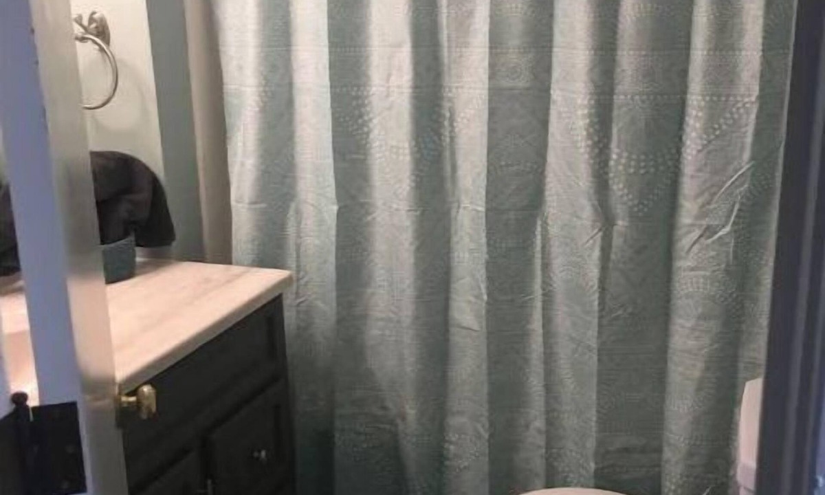 Sherman Hill Apartment | For work or play downtown is just a mile away!