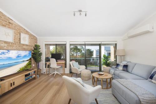 Soldiers Point Apartment | Fore Dek 4