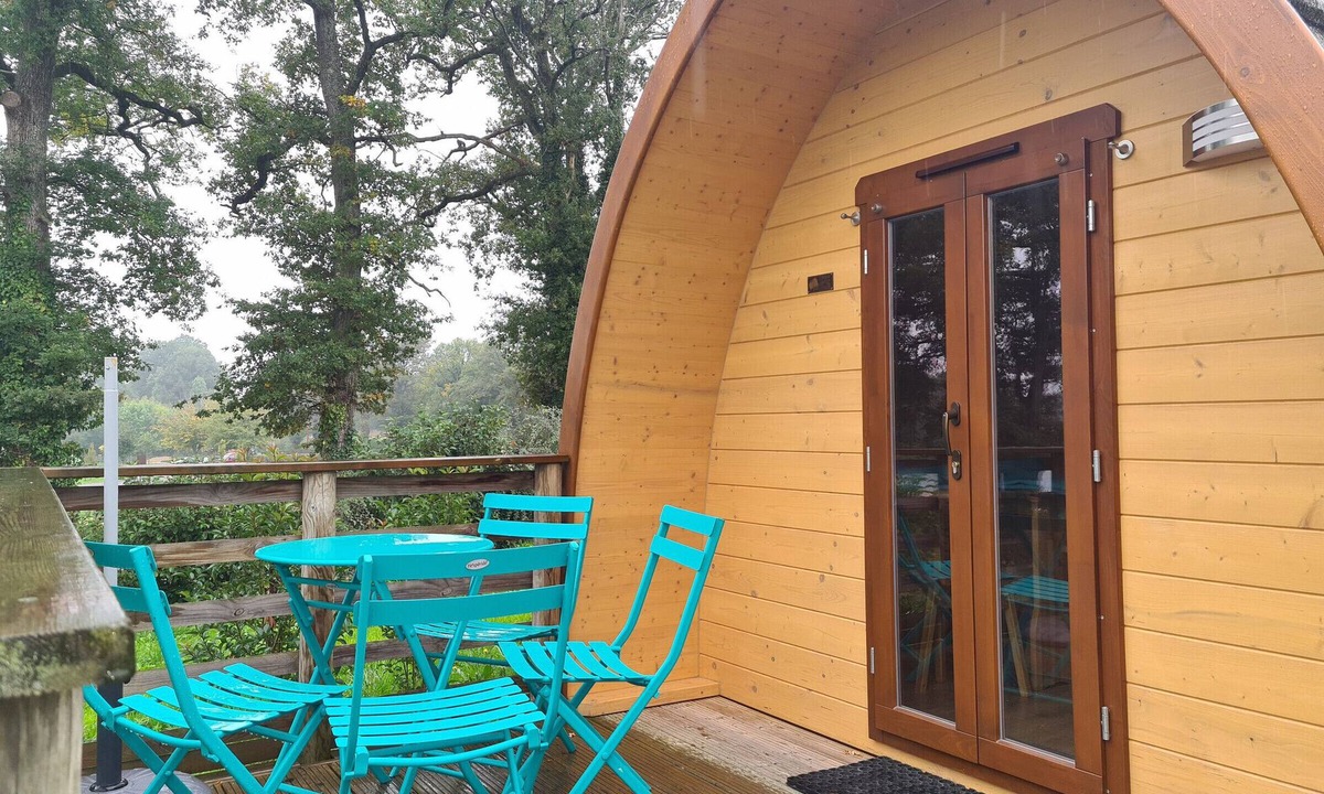 Pouligny-Notre-Dame House | Forest cabin in Berry with terrace