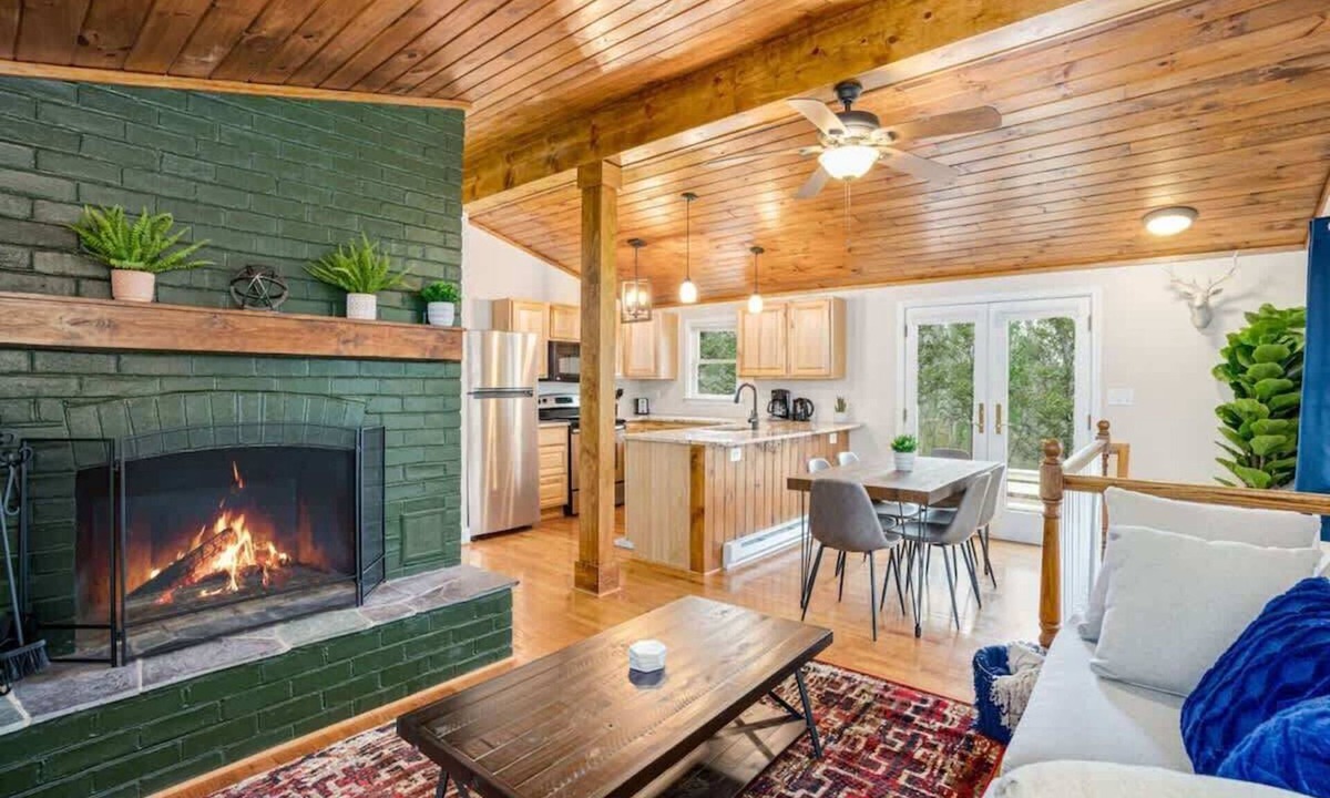 Millville Ski Chalet | Forest chalet w/hot tub & BBQ grill