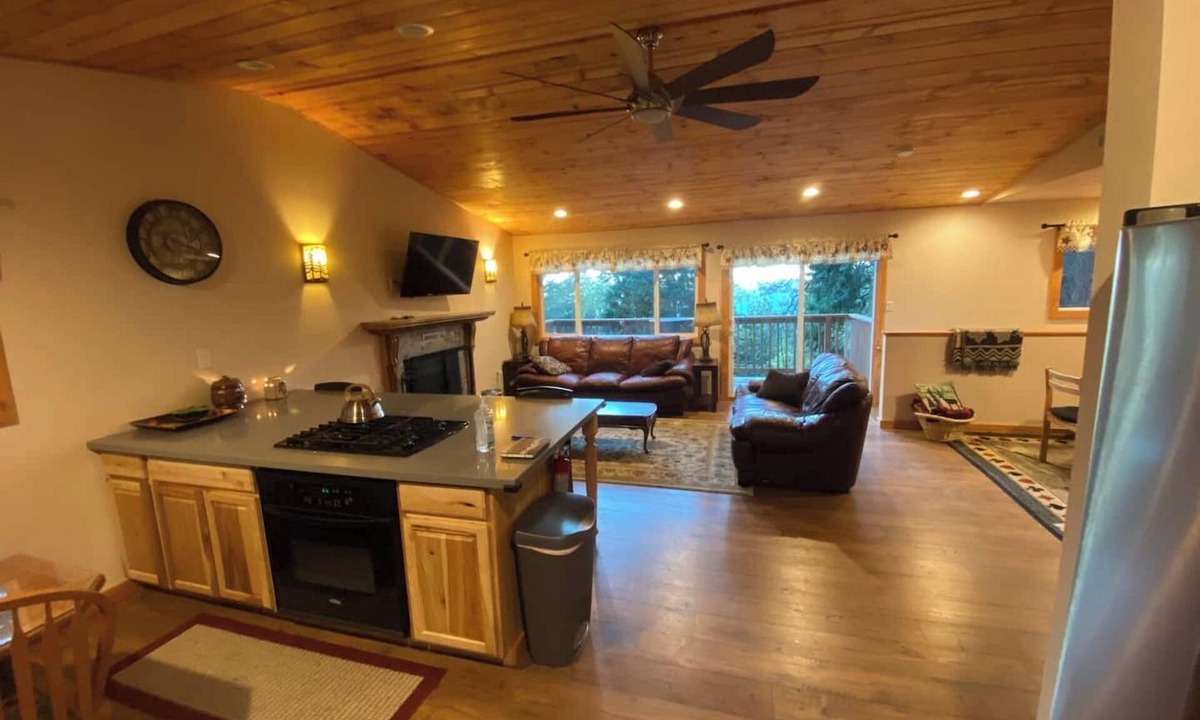 Running Springs Cabin | Forest-Edge Mtn Escape Views SkyPark Nearby