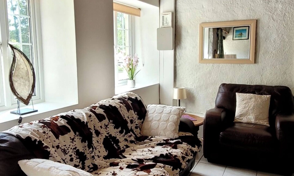 Baguer-Pican Cottage | Forest escape