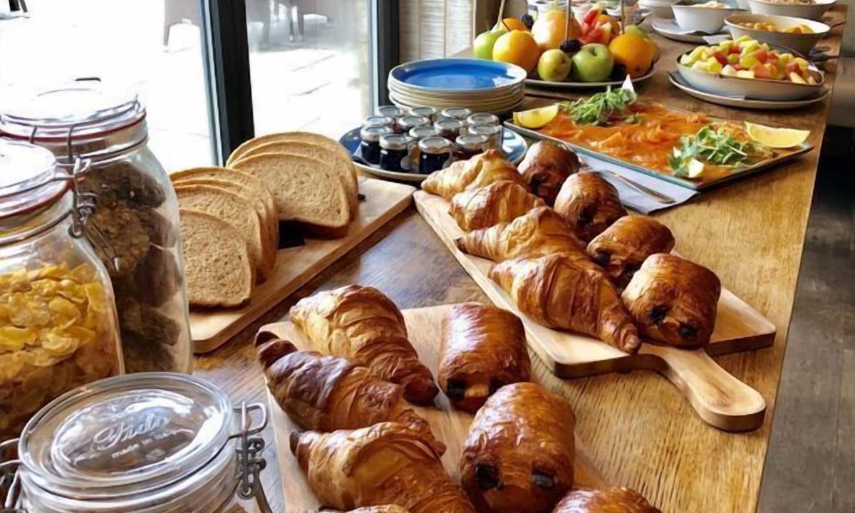 Fence Hotel | Forest