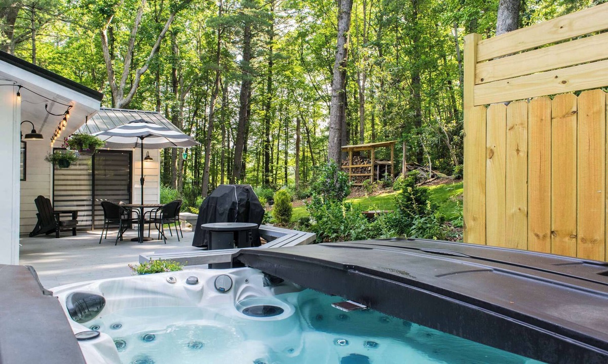 Hendersonville House | Forest Getaway | Hot Tub + Fire Pit