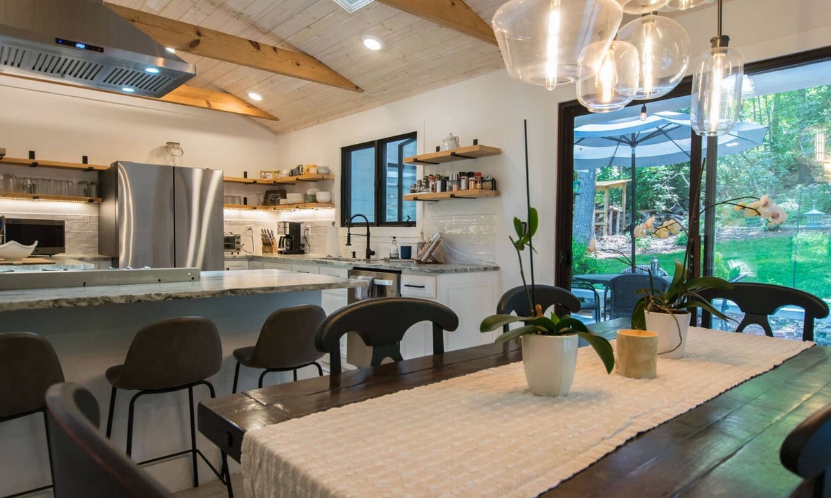 Hendersonville House | Forest Getaway Hot Tub Fire Pit