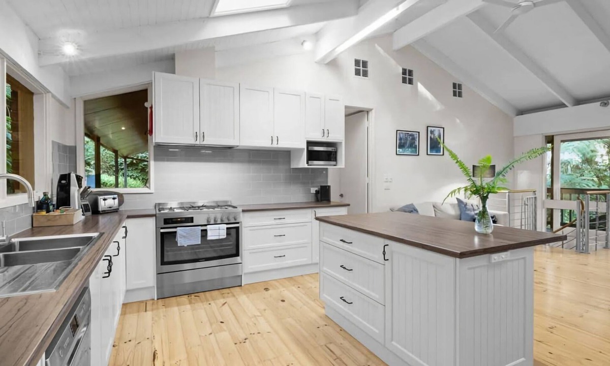 Menzies Creek House | Forest Hideaway Puffing Billy Railway