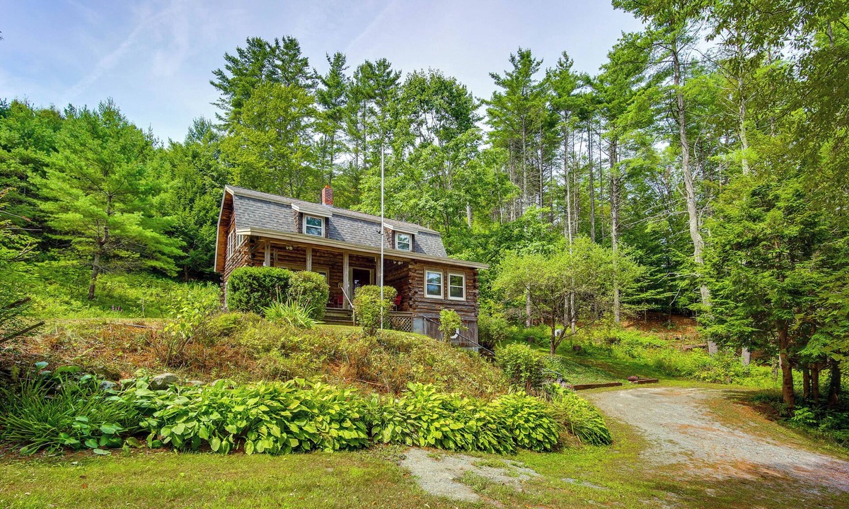 Plainfield Cabin | Forest Hideaway in Plainfield: Hike, Paddle & Ski