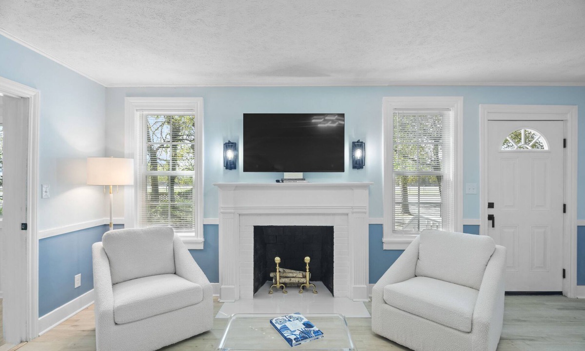 Forest Hills Cottage | Forest Hills Manor w/King Bed