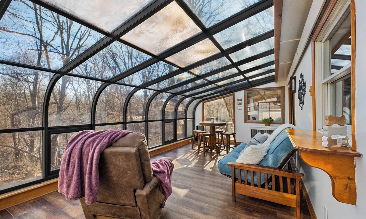 Bella Vista House | Forest Hills Retreat - Dog Friendly, Fenced