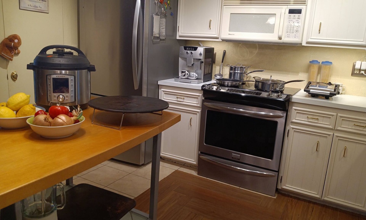 Eugene House | Forest Home in quiet cul-de-sac