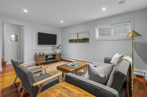 Quidi Vidi Apartment | Forest House 1 Bdrm QV Lake View Parking
