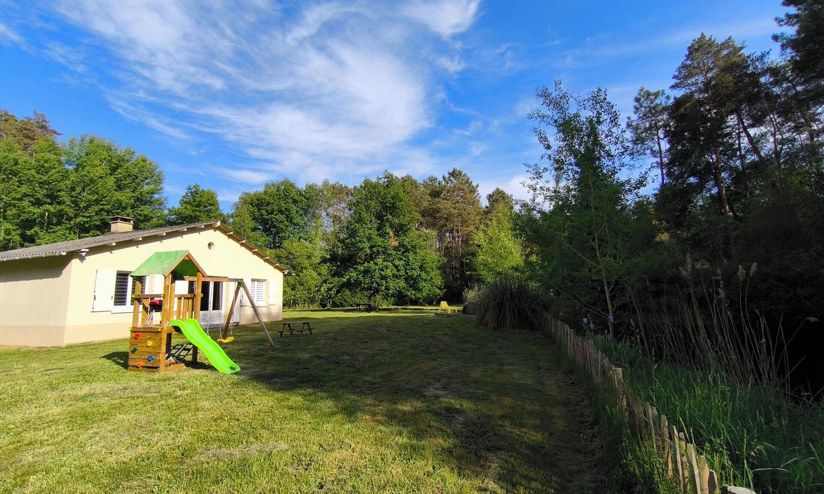 Parigne-lʼEveque House | Forest house